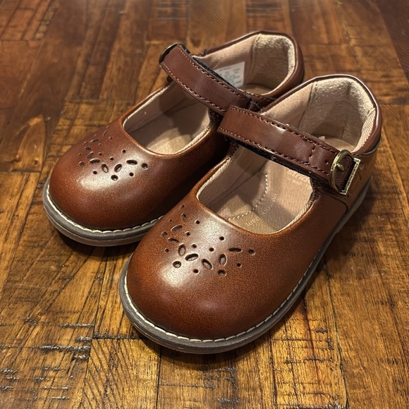 Stride Rite Other - Stride Rite Mary Jane Shoes - 6.5W